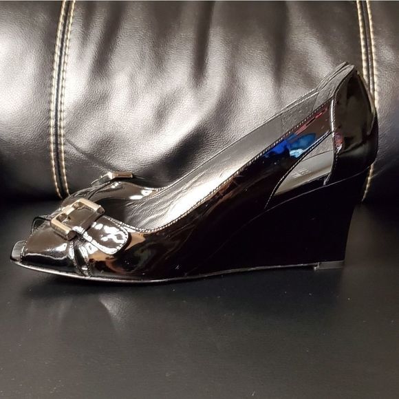 STUART WEITZMAN Belmont Peep-Toe Wedge Heel Black Patent Leather Size 9.5 - Picture 2 of 9